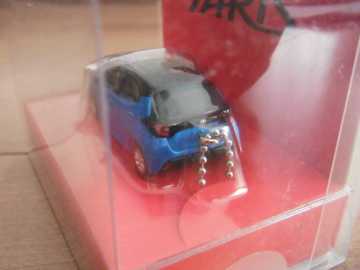 トヨタ ヤリス ミニカー 青黒 Amazon | ヤリス ミニカー 1/30 ブラック シアンメタリック 2RV 水色